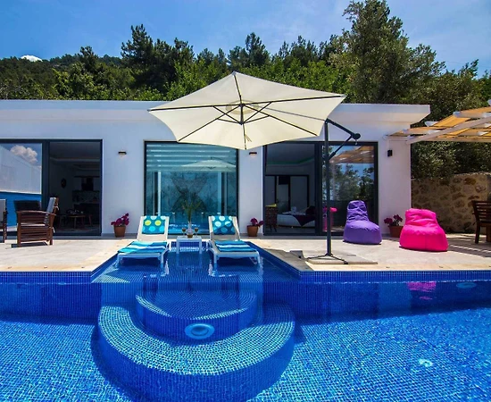 Kaş Üzümlü'de Doğa İle İç İçe, Özel Havuzlu, Balayı Villası - 1