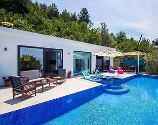 Kaş Üzümlü'de Doğa İle İç İçe, Özel Havuzlu, Balayı Villası - 2