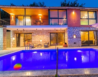 Kaş Üzümlü'de Çekirdek Ailelere Uygun, Özel Havuzlu, Modern Villa - 1