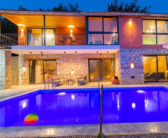 Kaş Üzümlü'de Çekirdek Ailelere Uygun, Özel Havuzlu, Modern Villa - 1