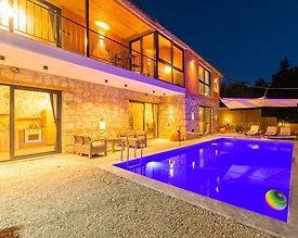 Kaş Üzümlü'de Çekirdek Ailelere Uygun, Özel Havuzlu, Modern Villa - 2