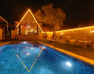 Kaş Üzümlü'de Doğa İçerisinde, Özel Havuzlu, Jakuzili Bungalov - 1
