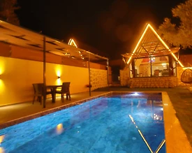 Kaş Üzümlü'de Doğa İçerisinde, Özel Havuzlu, Jakuzili Bungalov - 2