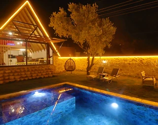Kaş Üzümlü'de Doğa İçerisinde, Özel Havuzlu, Jakuzili Bungalov - 4