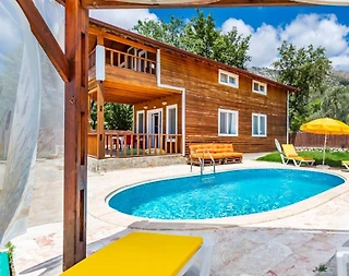 Kalkan Üzümlü'de Ahşap Tasarıma Sahip, Özel Havuzlu, Konforlu Villa - 2