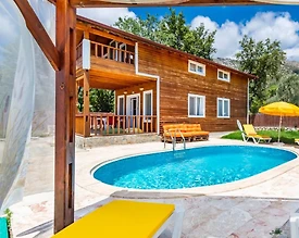 Kalkan Üzümlü'de Ahşap Tasarıma Sahip, Özel Havuzlu, Konforlu Villa - 2