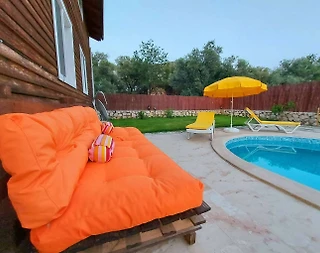 Kalkan Üzümlü'de Ahşap Tasarıma Sahip, Özel Havuzlu, Konforlu Villa - 4