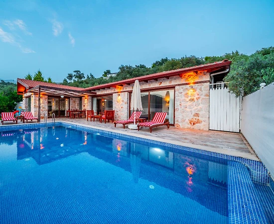 Kalkan Üzümlü'de Balayı Çiftlerine Uygun, Özel Havuzlu, Otantik Villa - 1