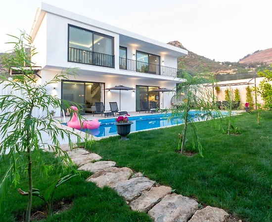 Kaş Üzümlü'de Çekirdek Ailelere Uygun, Özel Havuzlu, Lüks Villa  - 1