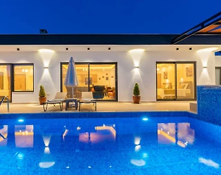 Kaş Üzümlü'de Çekirdek Aileye Uygun, Özel Havuzlu, Lüks Villa  - 2