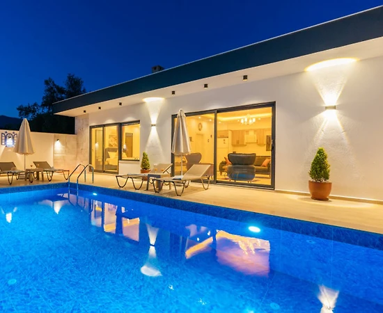 Kaş Üzümlü'de Çekirdek Aileye Uygun, Özel Havuzlu, Lüks Villa  - 1