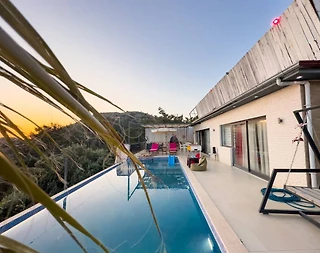 Kalkan Üzümlü'de Doğa Manzaralı, Özel Havuzlu, Konforlu Villa - 1