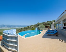 Kaş Üzümlü'de Geniş Ailelere Uygun, Özel Havuzlu, Kiralık Villa - 3