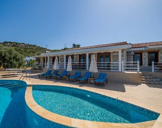 Kaş Üzümlü'de Geniş Ailelere Uygun, Özel Havuzlu, Şık Villa - 1