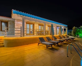 Kaş Üzümlü'de Geniş Ailelere Uygun, Özel Havuzlu, Kiralık Villa - 2