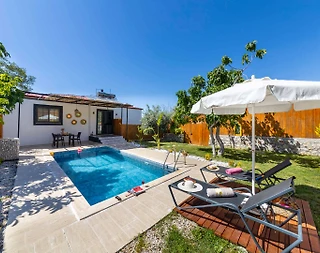 Kaş Üzümlü'de Geniş Bahçeli, Balayı Konseptli, Kiralık Villa - 1