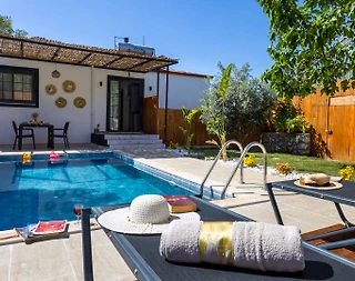 Kaş Üzümlü'de Geniş Bahçeli, Balayı Konseptli, Kiralık Villa - 4