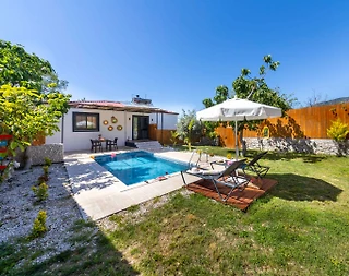 Kaş Üzümlü'de Geniş Bahçeli, Balayı Konseptli, Kiralık Villa - 2