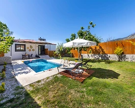 Kaş Üzümlü'de Geniş Bahçeli, Balayı Konseptli, Kiralık Villa - 2