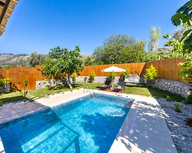 Kaş Üzümlü'de Geniş Bahçeli, Balayı Konseptli, Kiralık Villa - 3