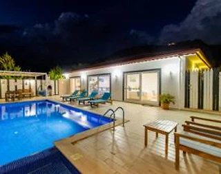 Kalkan Üzümlü'de Gözlerden Uzak, Özel Havuzlu ve Jakuzili, Şık Villa - 1