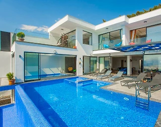 Kaş Üzümlü'de Geniş Ailelere Uygun, Özel Havuzlu, Olanaklı Villa - 1