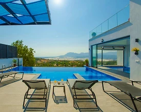 Kaş Üzümlü'de Geniş Ailelere Uygun, Özel Havuzlu, Olanaklı Villa - 2