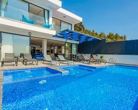 Kaş Üzümlü'de Geniş Ailelere Uygun, Özel Havuzlu, Olanaklı Villa - 3