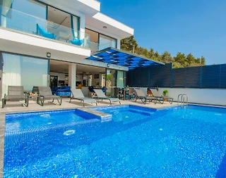 Kaş Üzümlü'de Geniş Ailelere Uygun, Özel Havuzlu, Olanaklı Villa - 3