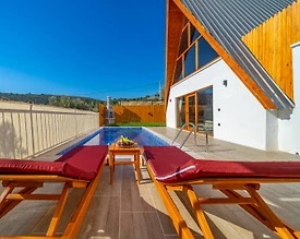 Kaş Üzümlü'de Yeşillikler İçerisinde, Özel Havuzlu, Lüks Bungalov - 2