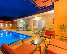 Kaş Üzümlü'de Sakin Konumda, Özel Havuzlu, Modern Villa - 3