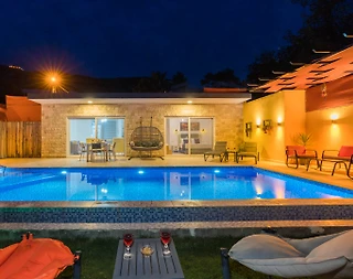 Kaş Üzümlü'de Sakin Konumda, Özel Havuzlu, Modern Villa - 4