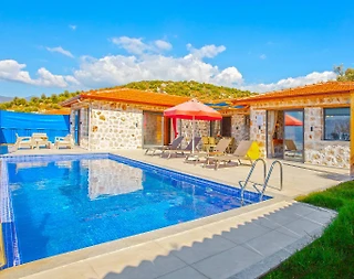 Kalkan yeşilköy' de deniz manzaralı konforlu villadır. - 1