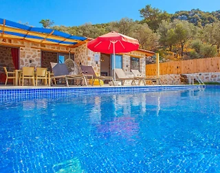 Kalkan yeşilköy' de deniz manzaralı konforlu villadır. - 5