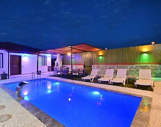 Kaş İkizce'de Sakin Konumda, Özel Havuzlu, Balayı Villası - 1