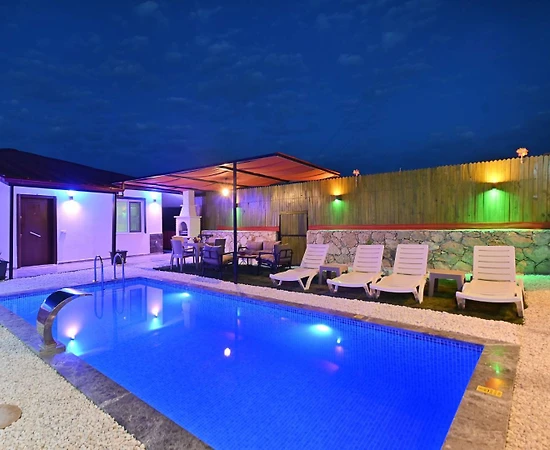 Kaş İkizce'de Sakin Konumda, Özel Havuzlu, Balayı Villası - 1