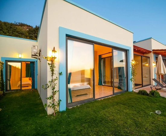 Kaş Yeşilköy'de Doğa Manzaralı, Özel Havuzlu, Lüks Villa - 1