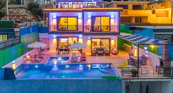 Kaş Yeşilköy'de Eşsiz Doğada, Özel Havuzlu, Jakuzili, Şık Villa