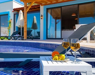 Kaş Yeşilköy'de Sakin Konumda, Isıtmalı Özel Havuzlu, Kiralık Villa - 4