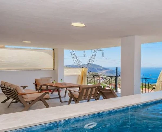 Kaş Bezirgan'da 4 Kişi Kapasiteli, Özel Havuzlu, Ferah Suit - 1