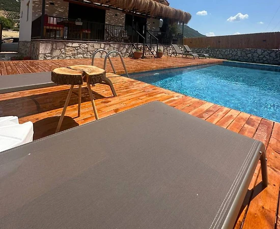 Kaş Sarıbelen'de Şık Tasarımlı, Özel Havuzlu, 2+1 Tatil Villası  - 1