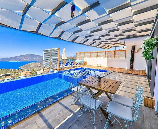 Kalkan Kördere'de Deniz Manzaralı, Özel Havuzlu, Hamamlı Villa - 1