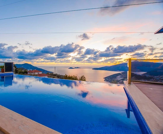 Kaş Bezirgan'da Deniz Manzaralı, Özel Havuzlu, Jakuzili, Kiralık Villa - 1