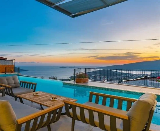 Kaş Kalkan'da Enfes Deniz Manzaralı, Özel Havuzlu, 3+1, Kiralık Villa - 1