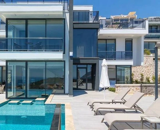 Kaş Kalkan'da Enfes Deniz Manzaralı, Sonsuzluk Havuzlu, Görkemli Villa - 1