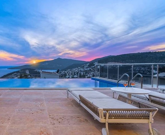 Kalkan'da Eşsiz Deniz Manzaralı, Özel Havuzlu, 5+1, Lüks Villa - 1