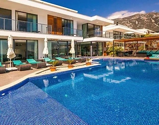 Kalkan'da Geniş Alanlara Sahip, Özel Havuzlu, Deniz Manzaralı Villa - 1