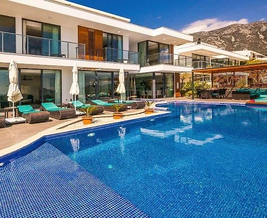 Kalkan'da Geniş Alanlara Sahip, Özel Havuzlu, Deniz Manzaralı Villa - 1