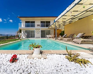 Kaş İslamlar'da Geniş Bahçeli, Özel Havuzlu, Konforlu Villa - 1