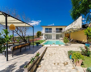 Kaş İslamlar'da Geniş Bahçeli, Özel Havuzlu, Konforlu Villa - 2